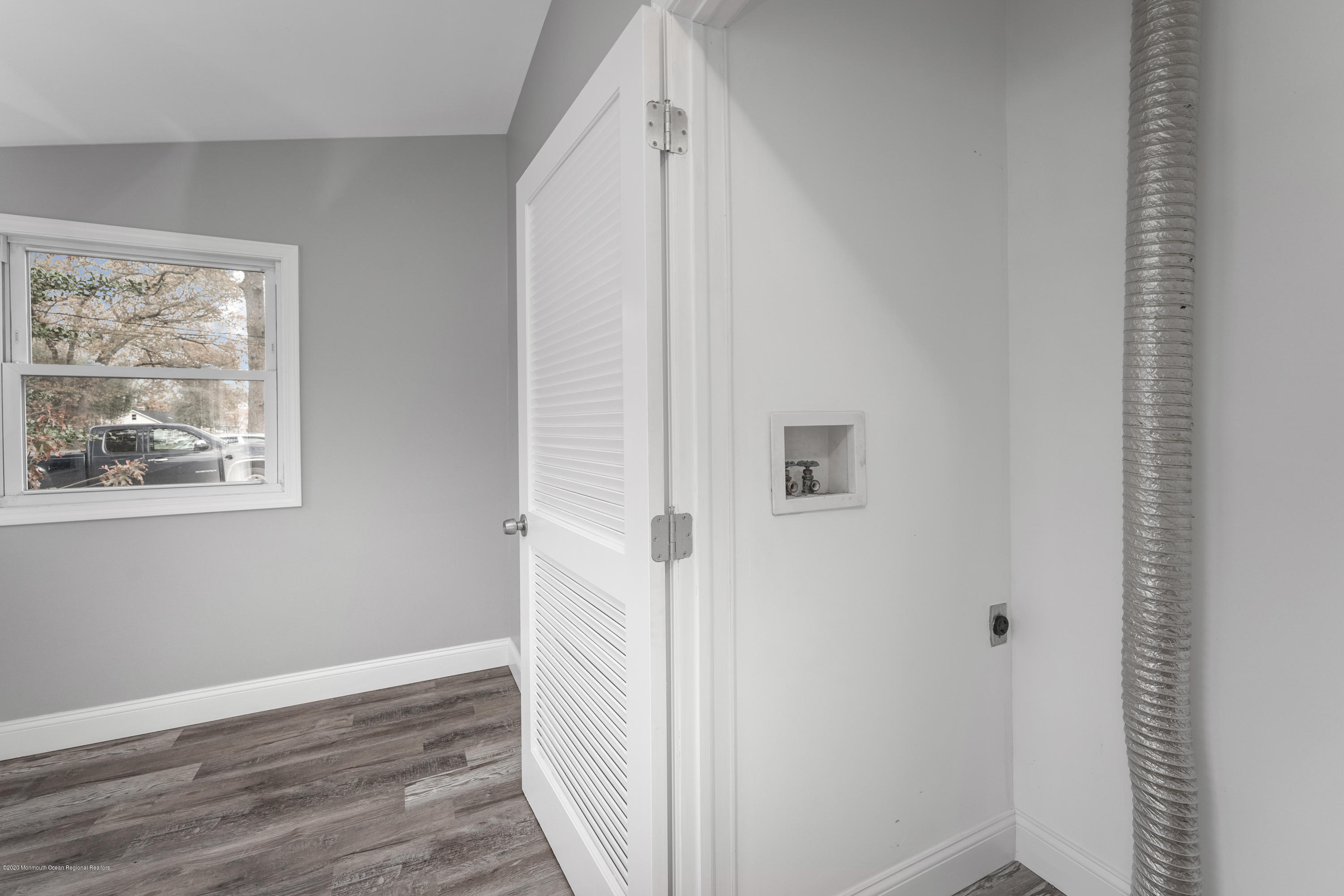 312 Riverside Drive Bayville, NJ 08721 - Photo 22 of 40 Foyer-LaundryCloset