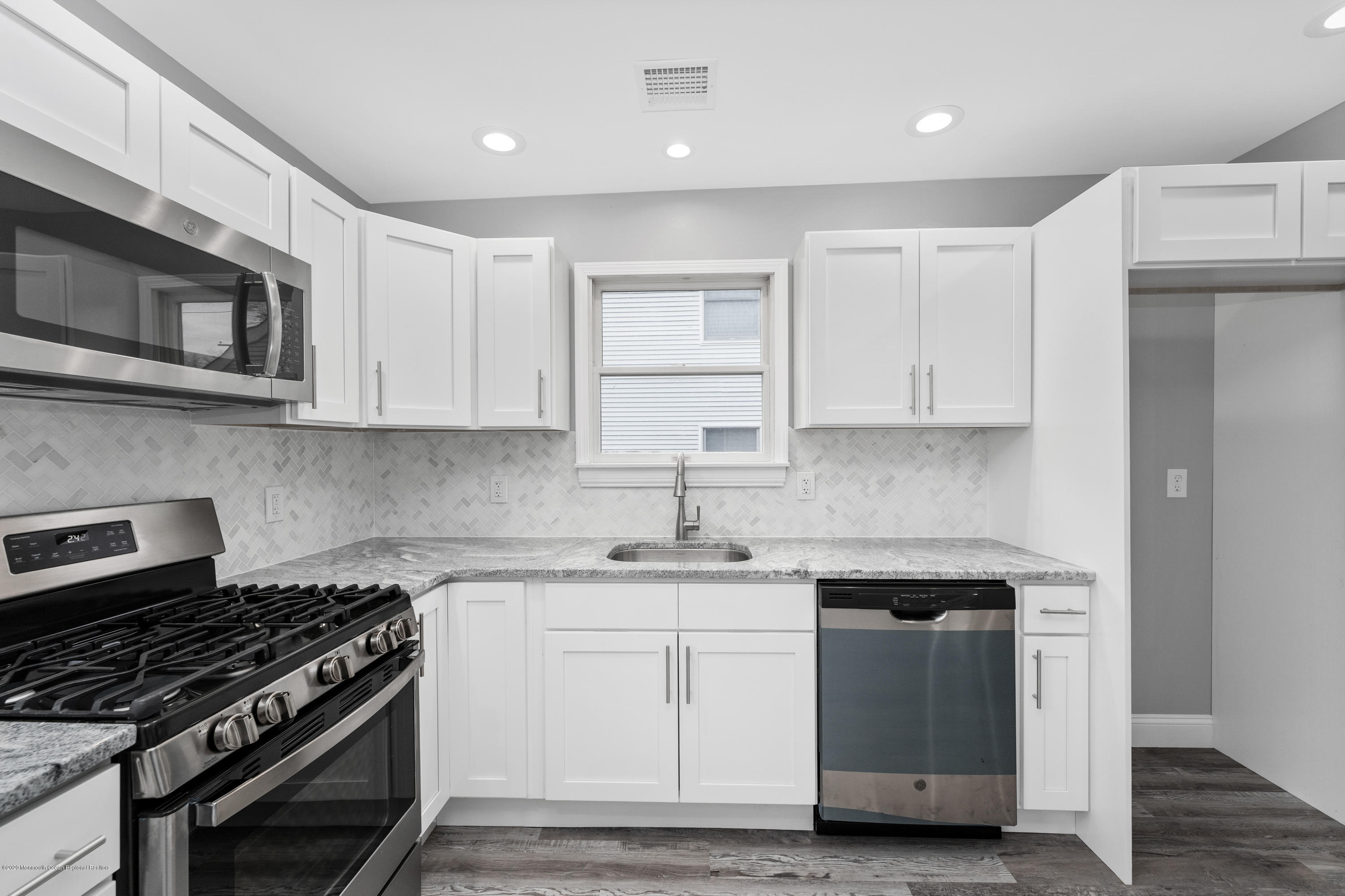 312 Riverside Drive Bayville, NJ 08721 - Photo 7 of 40 Kitchen1