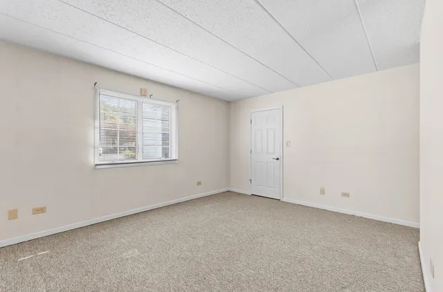 $194,900 | 18302 Robin Lane, Unit D1, Homewood, IL 60430