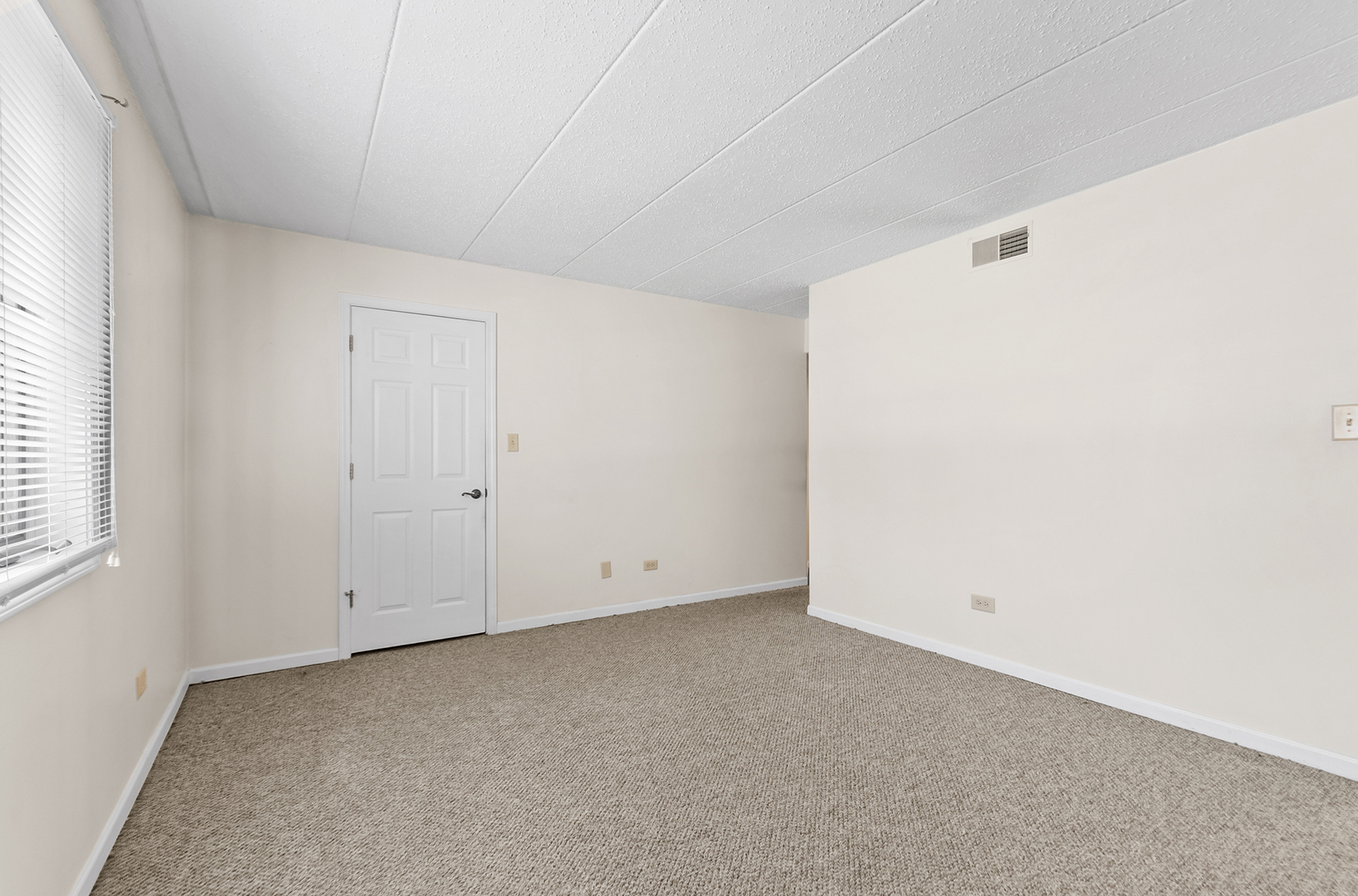 18302 Robin Lane, Unit D1 Homewood, IL 60430 - Photo 12 of 22 a view of room