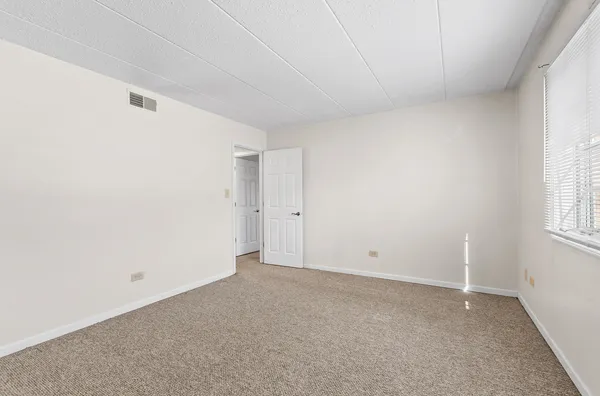 $184,900 | 18302 Robin Lane, Unit D1, Homewood, IL 60430