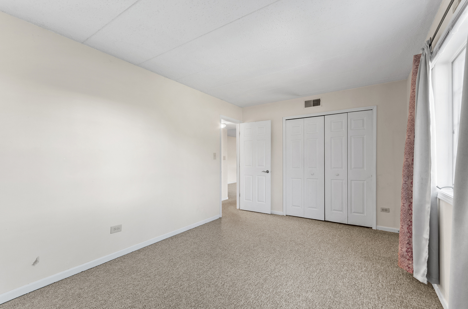 18302 Robin Lane, Unit D1 Homewood, IL 60430 - Photo 16 of 22 a view of an empty room