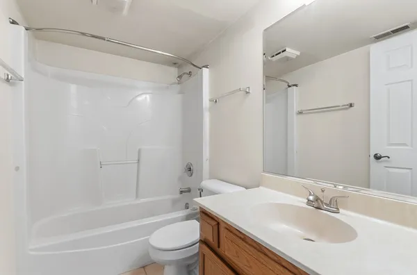 $184,900 | 18302 Robin Lane, Unit D1, Homewood, IL 60430