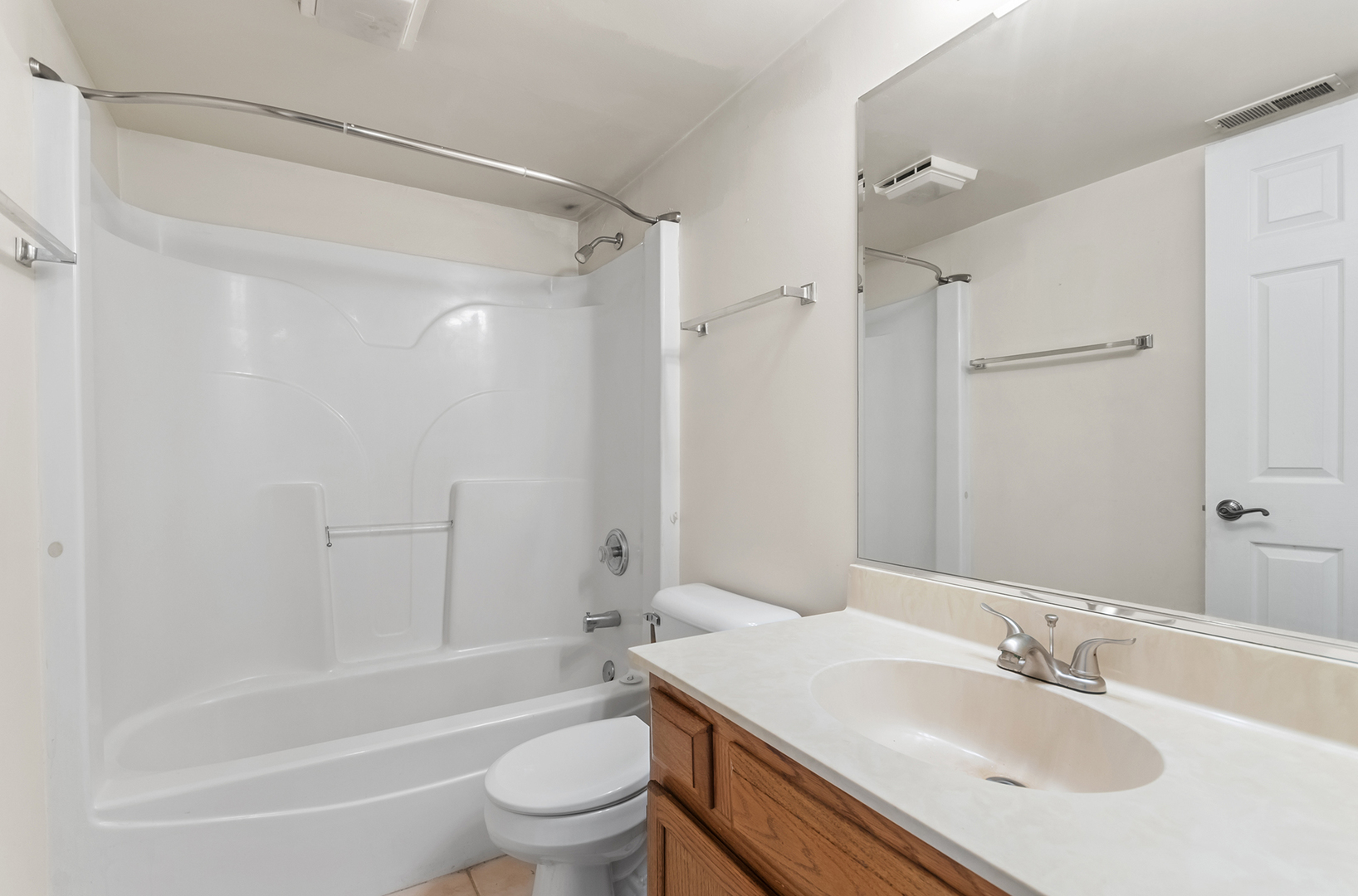 18302 Robin Lane, Unit D1 Homewood, IL 60430 - Photo 17 of 22 a bathroom with a sink toilet tub and shower