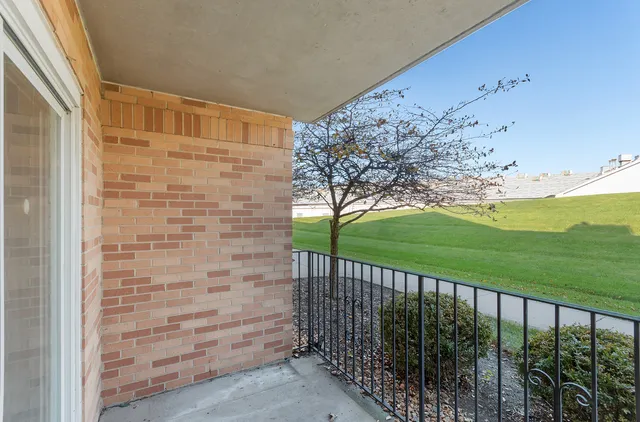 $194,900 | 18302 Robin Lane, Unit D1, Homewood, IL 60430