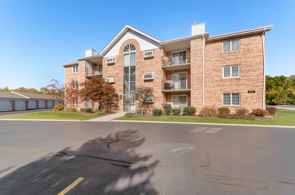 $184,900 | 18302 Robin Lane, Unit D1, Homewood, IL 60430