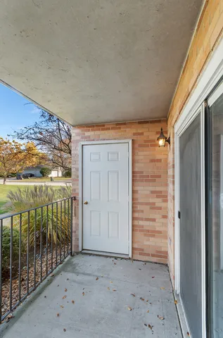 $194,900 | 18302 Robin Lane, Unit D1, Homewood, IL 60430