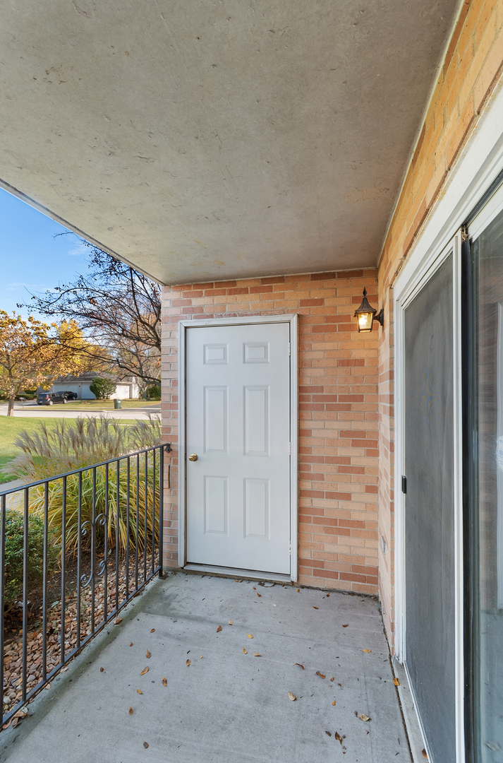 18302 Robin Lane, Unit D1 Homewood, IL 60430 - Photo 21 of 22 a view of entryway