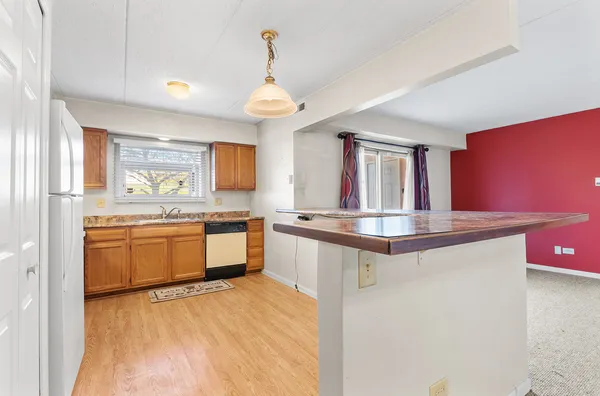 $184,900 | 18302 Robin Lane, Unit D1, Homewood, IL 60430