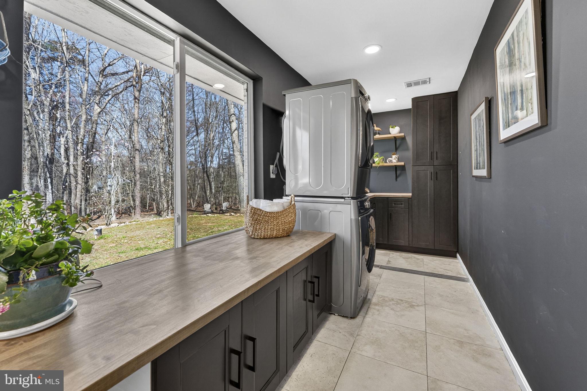 7427 Maple Branch Road Clifton, VA 20124 - Photo 30 of 100 Laundry/Mud Room
