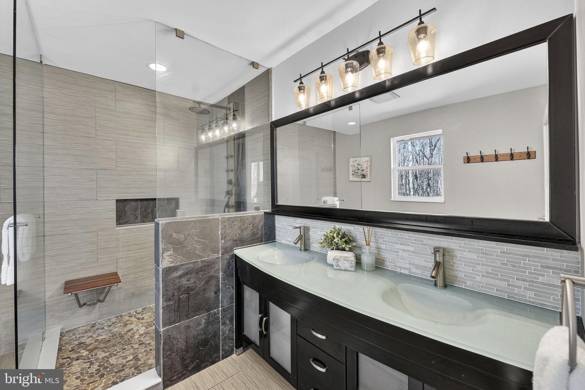 7427 Maple Branch Road Clifton, VA 20124 - Photo 41 of 100 Primary Bath with Walk-In Shower