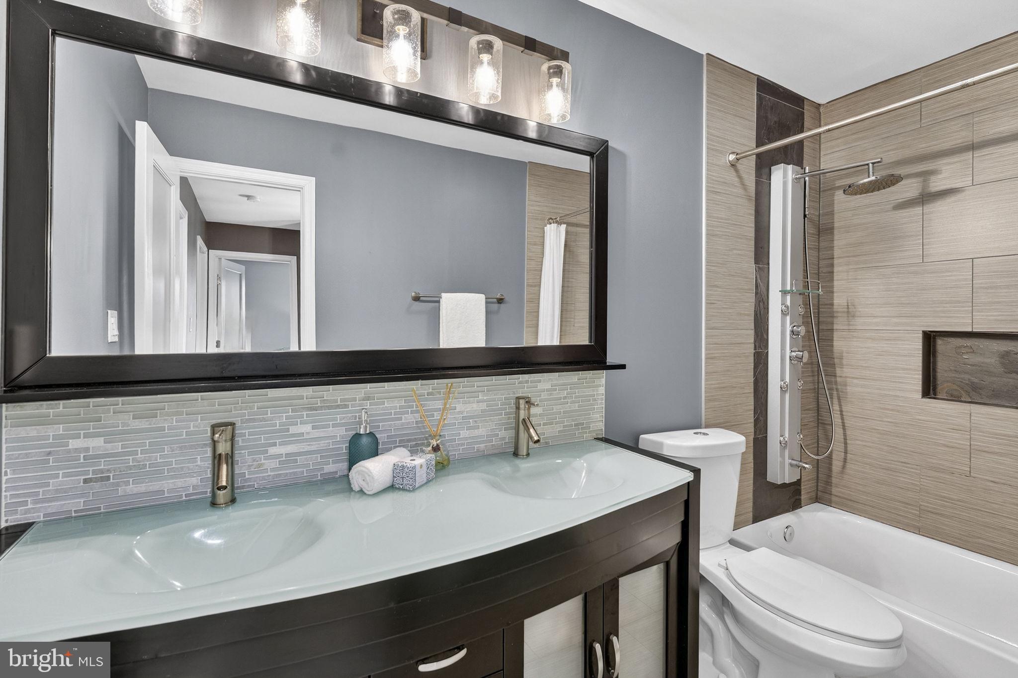 7427 Maple Branch Road Clifton, VA 20124 - Photo 51 of 100 Hall Bath with Double Vanities & Shower/Tub