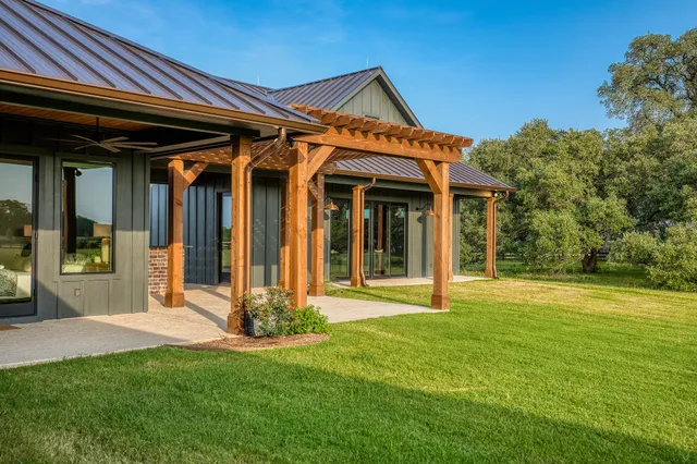$2,495,000 | 104 Hartfield Hill Lane, Round Top, TX 78954