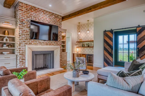 $2,495,000 | 104 Hartfield Hill Lane, Round Top, TX 78954