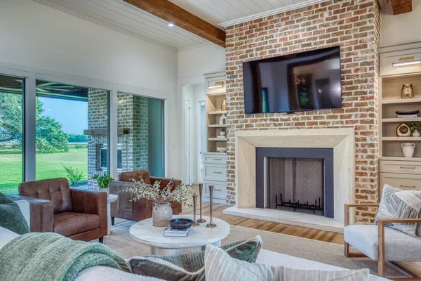 $2,495,000 | 104 Hartfield Hill Lane, Round Top, TX 78954