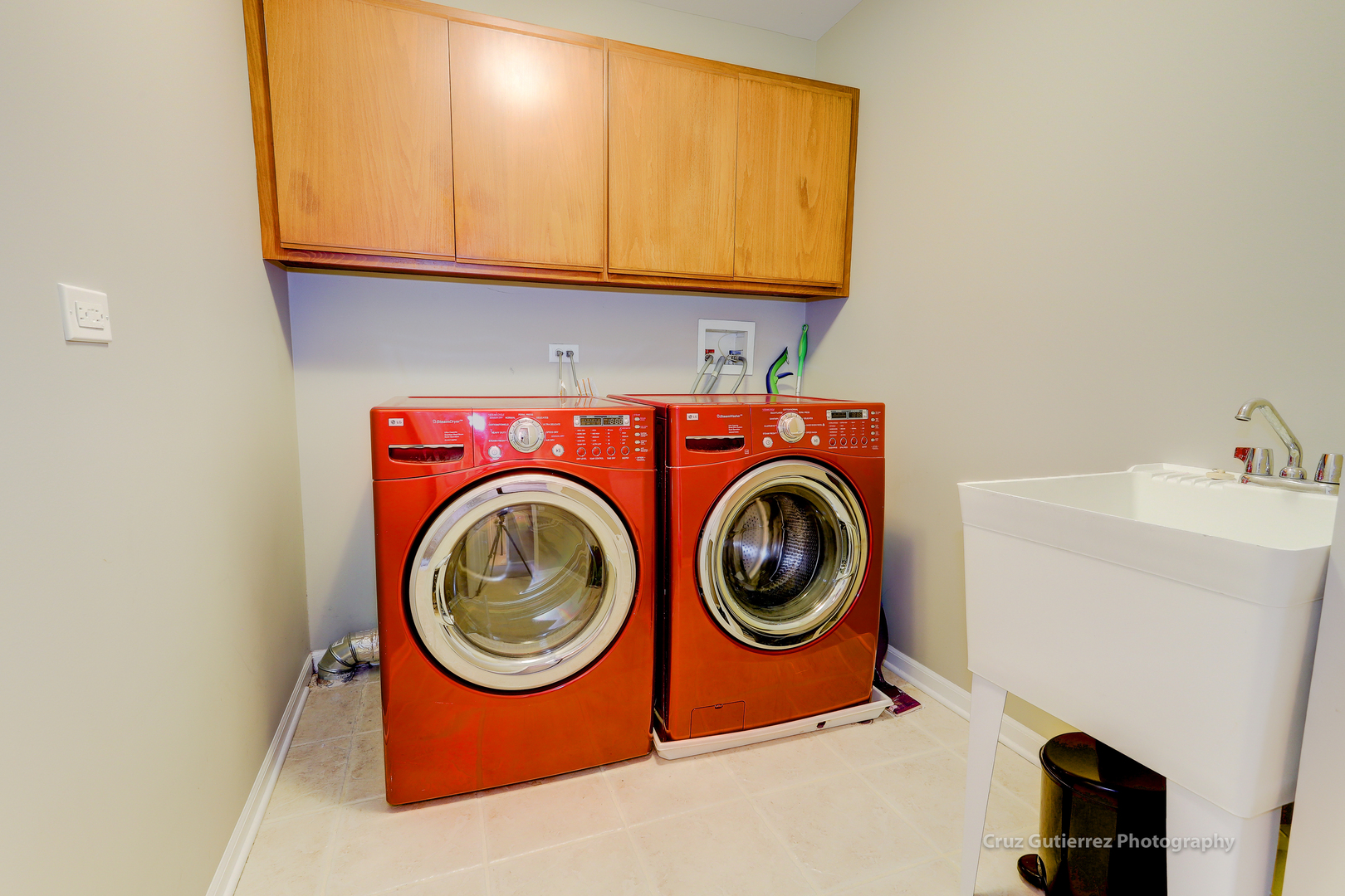 450 North River Road Naperville, IL 60540 - Photo 14 of 26 a utility room with dryer and washer