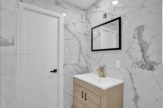 $2,649,000 | 725 Harrison Street, Hollywood, FL 33019