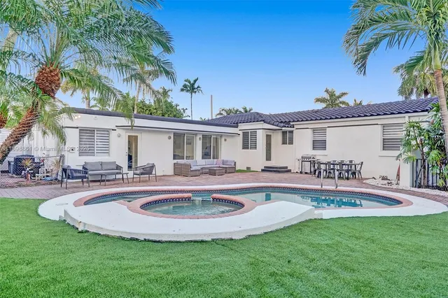 $2,649,000 | 725 Harrison Street, Hollywood, FL 33019