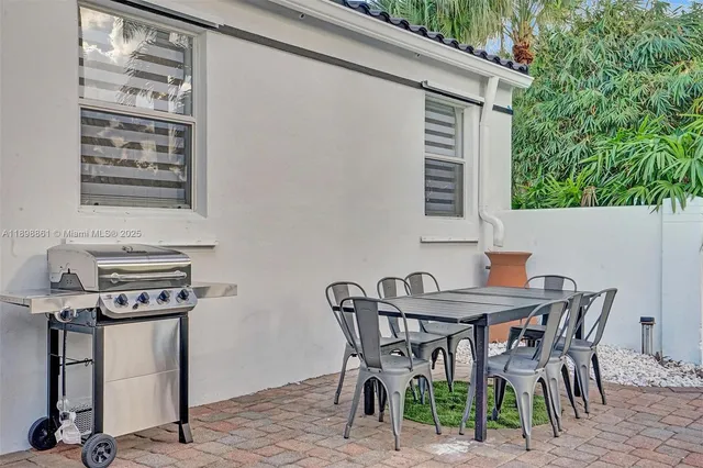 $2,649,000 | 725 Harrison Street, Hollywood, FL 33019