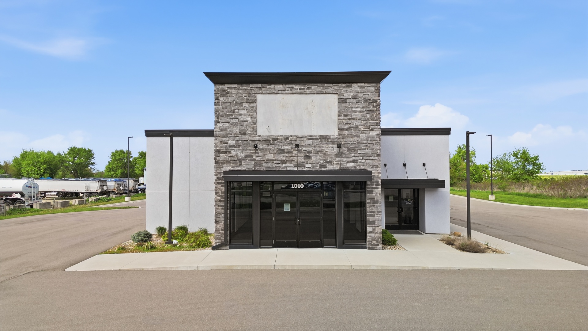 1010 Highway 251 Rochelle, IL 61068 - Photo 2 of 29