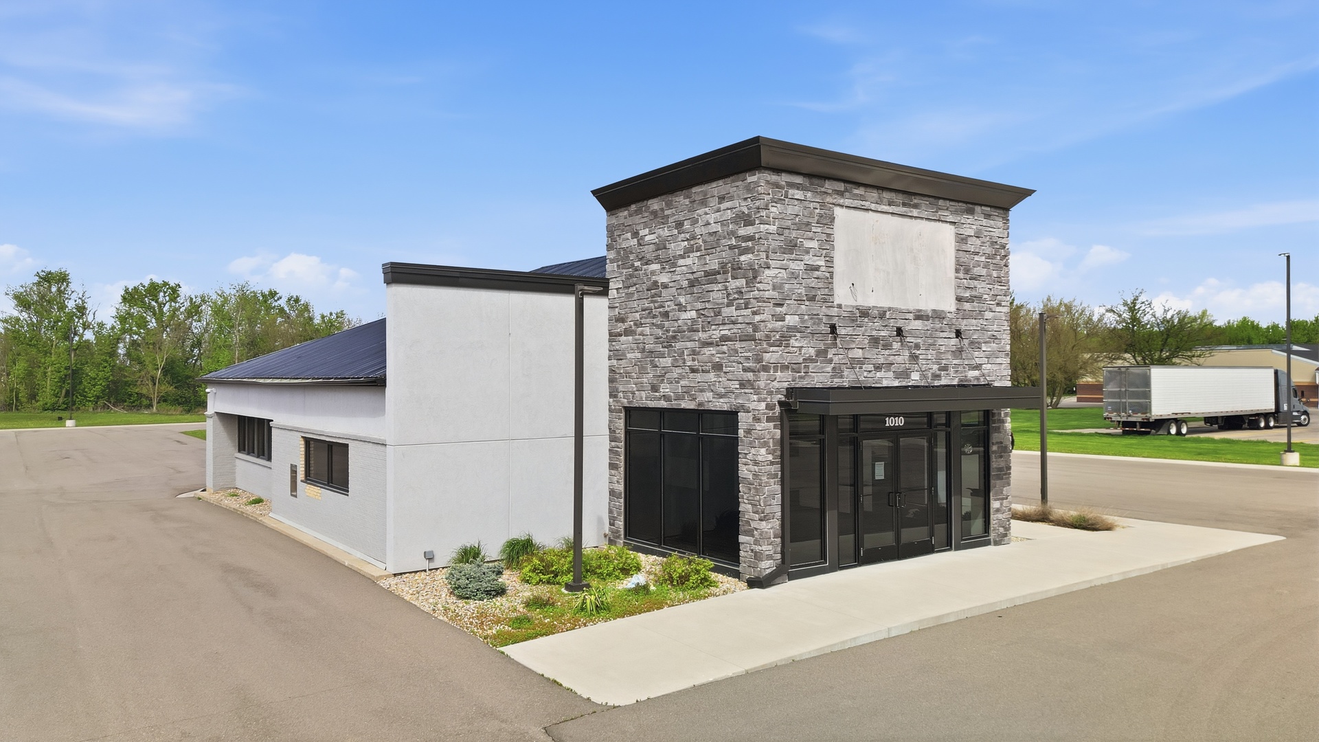 1010 Highway 251 Rochelle, IL 61068 - Photo 3 of 29
