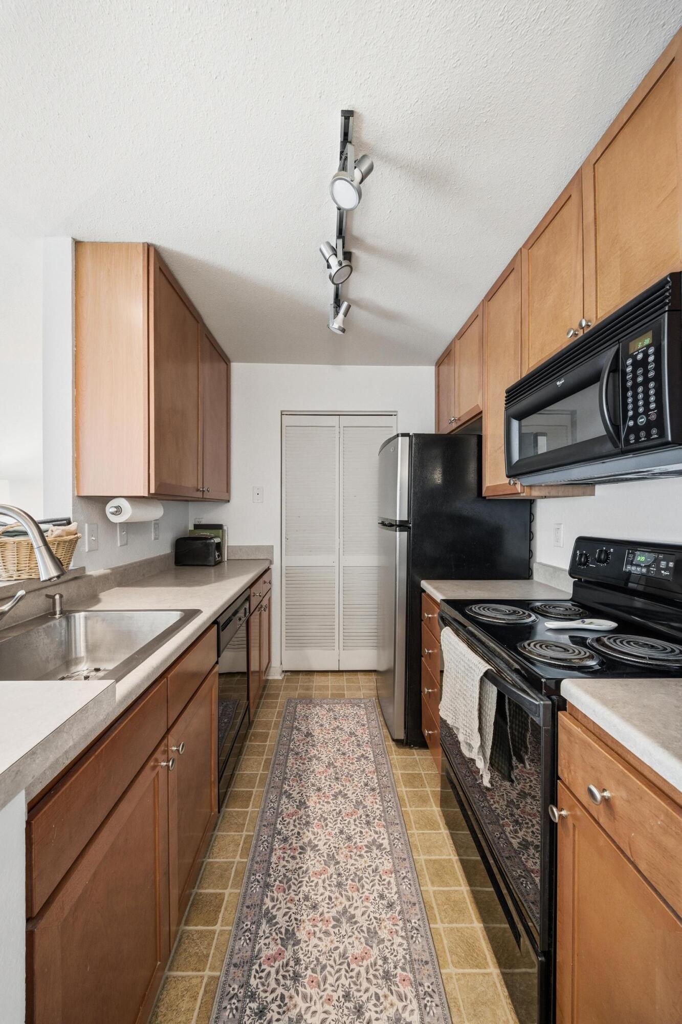 267 Alexandra Drive, Unit 12 Mount Pleasant, SC 29464 - Photo 13 of 42 14