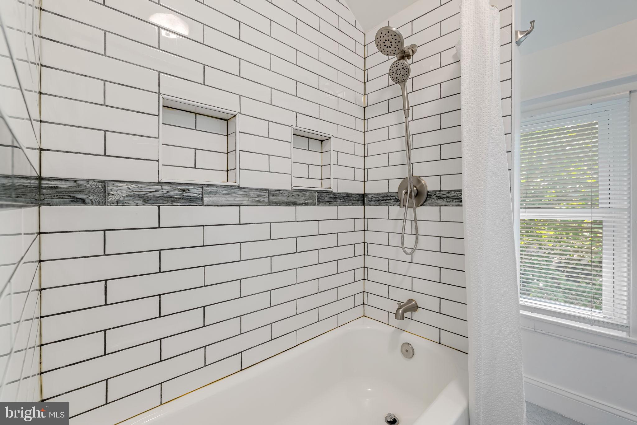 3723 Falls Road Baltimore, MD 21211 - Photo 27 of 39 Primary Bathroom shower/tub combo