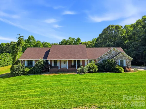 $669,000 | 6181 Willowbottom Road, Hickory, NC 28602