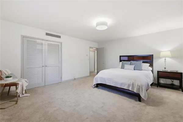 $330,000 | 310 West 49th Street, Unit 403, Kansas City, MO 64112