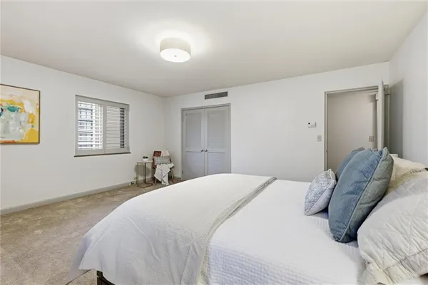 $330,000 | 310 West 49th Street, Unit 403, Kansas City, MO 64112