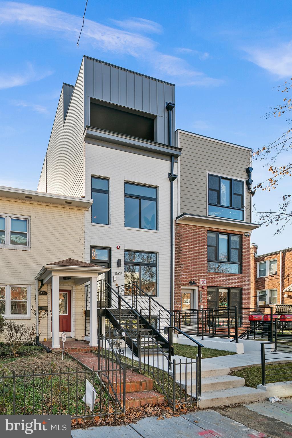 1505 K Street Southeast, Unit 2 Washington, DC 20003 - Photo 4 of 43