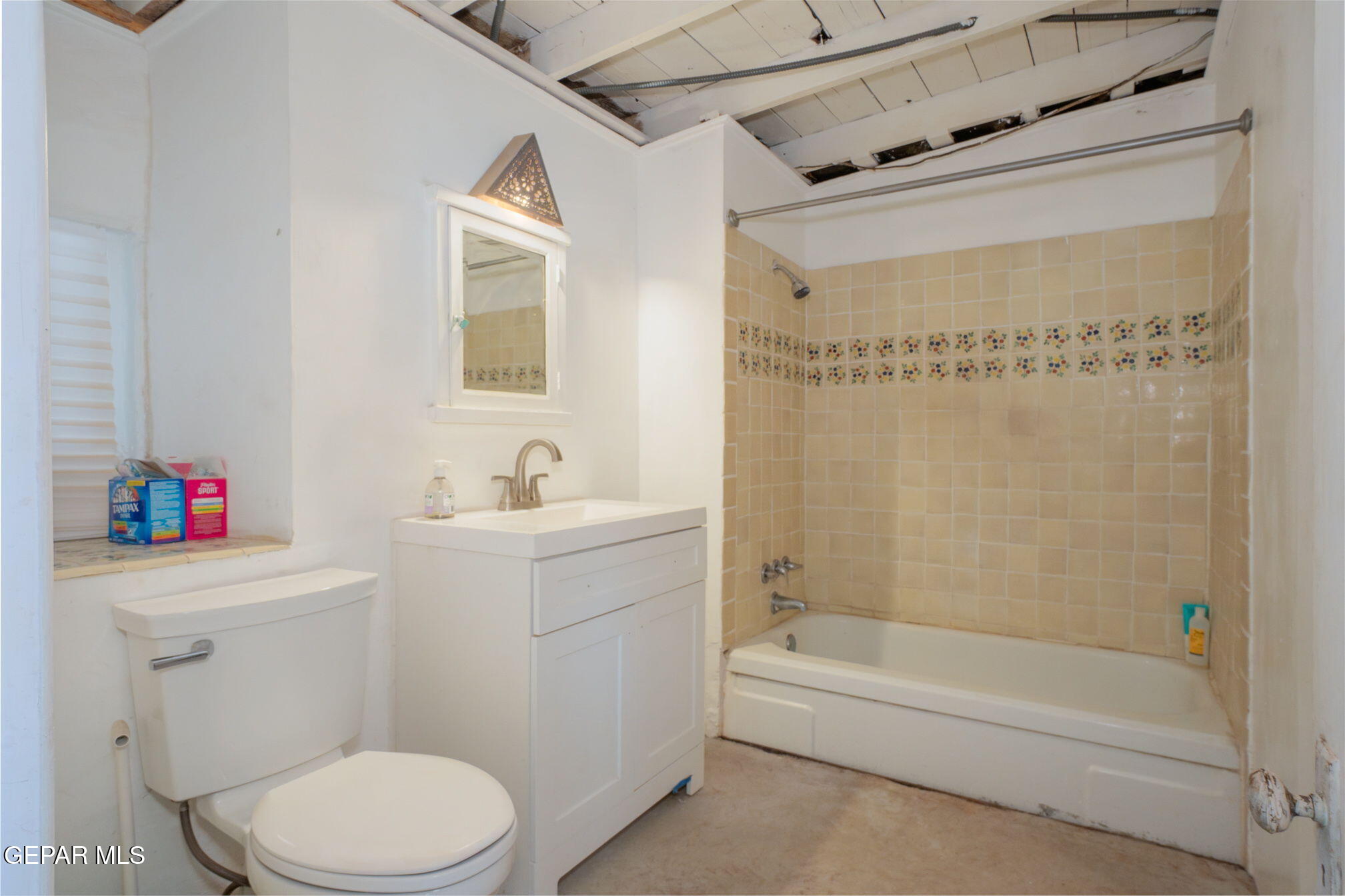 4112 Roxbury Drive El Paso, TX 79922 - Photo 12 of 18 Bathroom