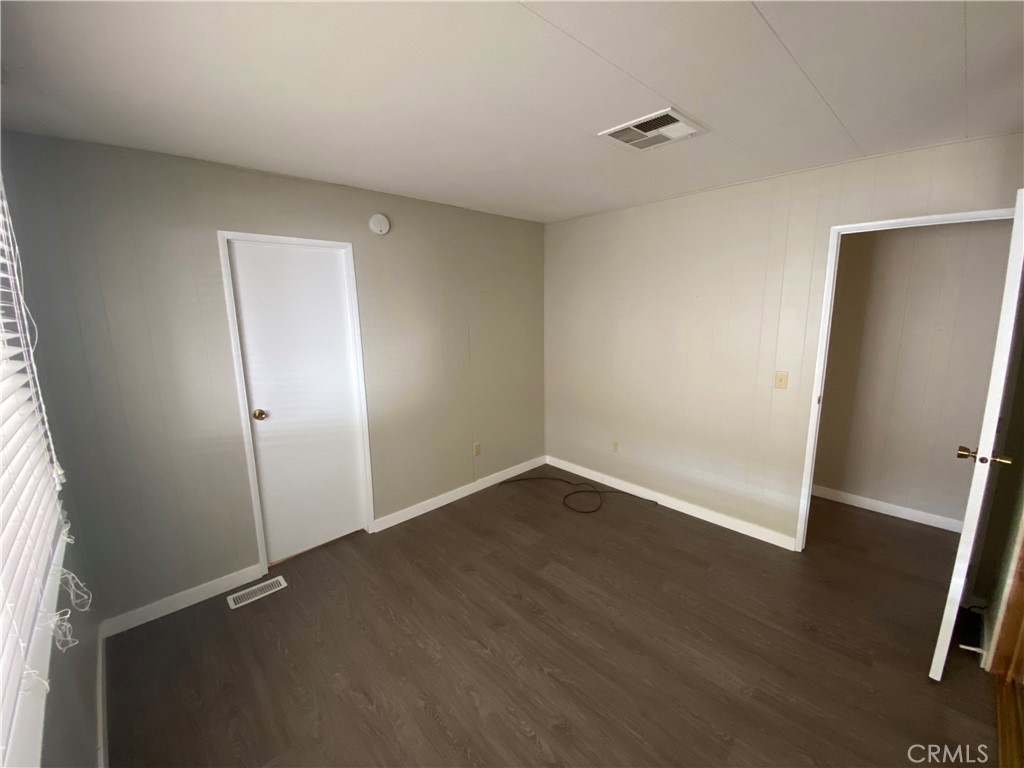 193 Rancho Adolfo Drive Camarillo, CA 93012 - Photo 21 of 43 an empty room with wooden floor and mirror