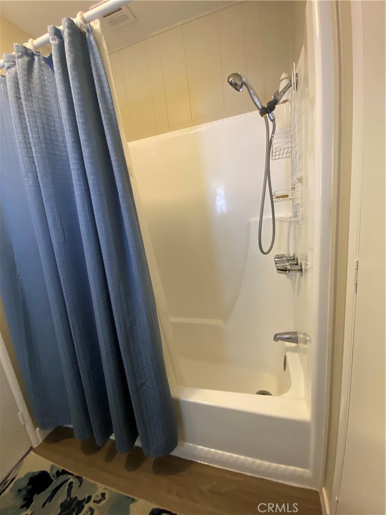 193 Rancho Adolfo Drive Camarillo, CA 93012 - Photo 25 of 43 a bathroom with a bathtub