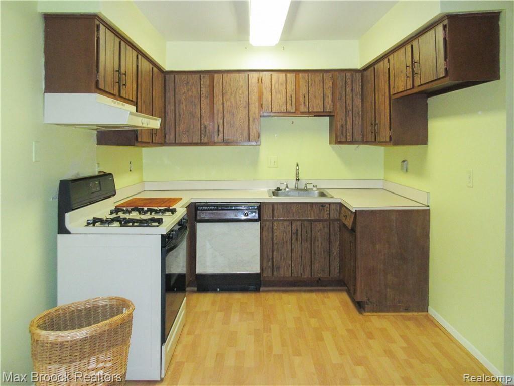 3148 Summers Road Keego Harbor, MI 48320 - Photo 5 of 19 3148SummersRd-6.jpg