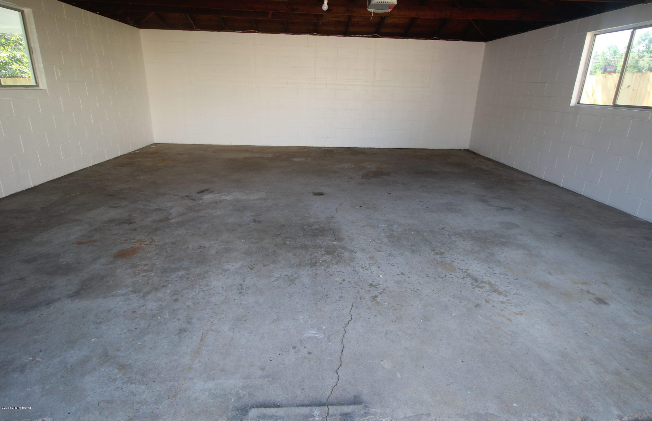 4831 Dover Road Louisville, KY 40216 - Photo 24 of 26 INSIDE GARAGE FLOOR IS VERY CLEAN