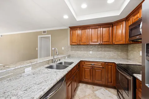 $699,999 | 4950 Louise Avenue, Unit 301, Encino, CA 91316