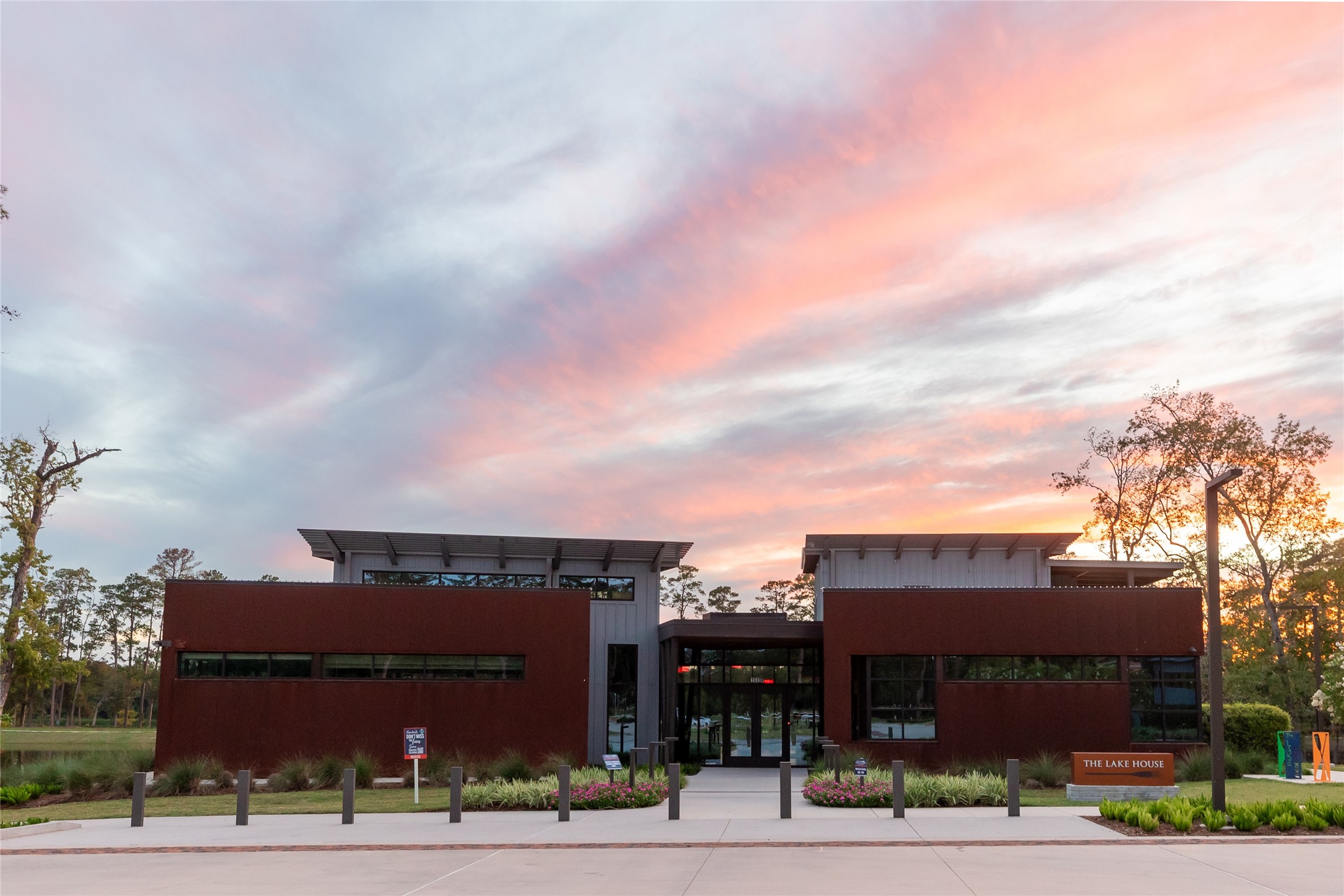 416 Venado View Court Conroe, TX 77304 - Photo 12 of 13 Sip & Shop