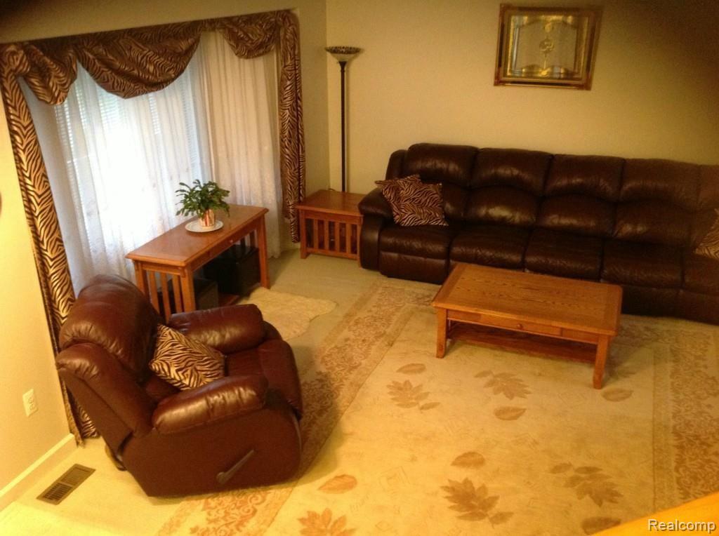 2777 Harrison Avenue Rochester, MI 48307 - Photo 7 of 24 photo 18.jpg