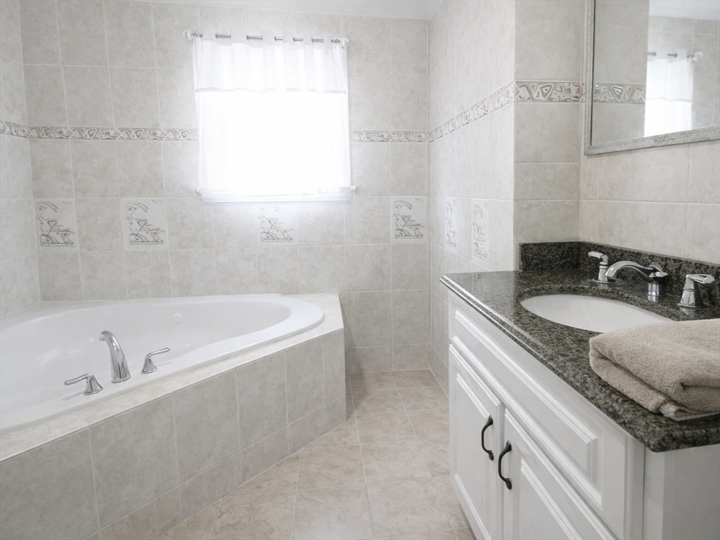 162 Chatham Street Lynn, MA 01902 - Photo 15 of 26