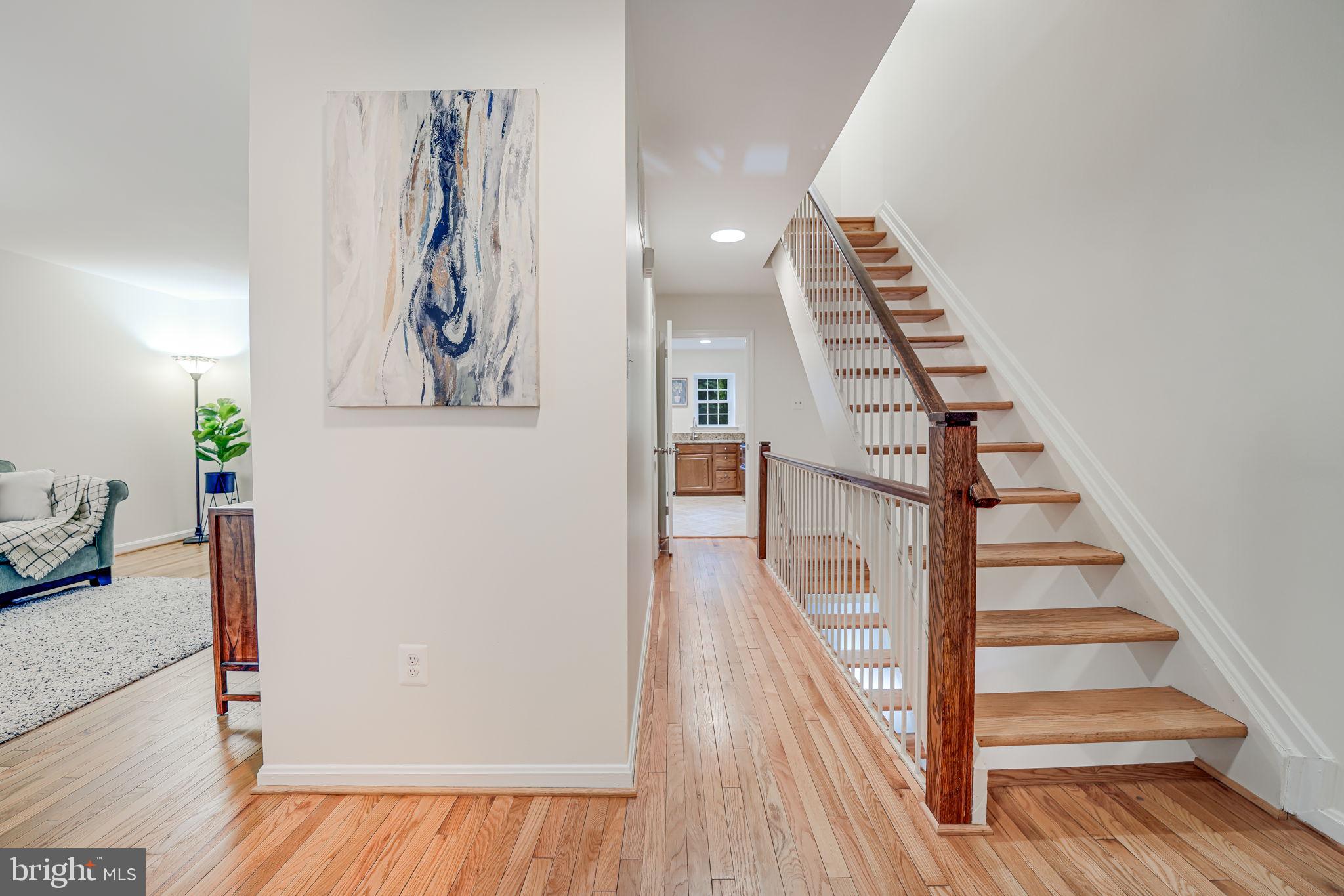 2111 Golf Course Drive Reston, VA 20191 - Photo 2 of 34 Foyer