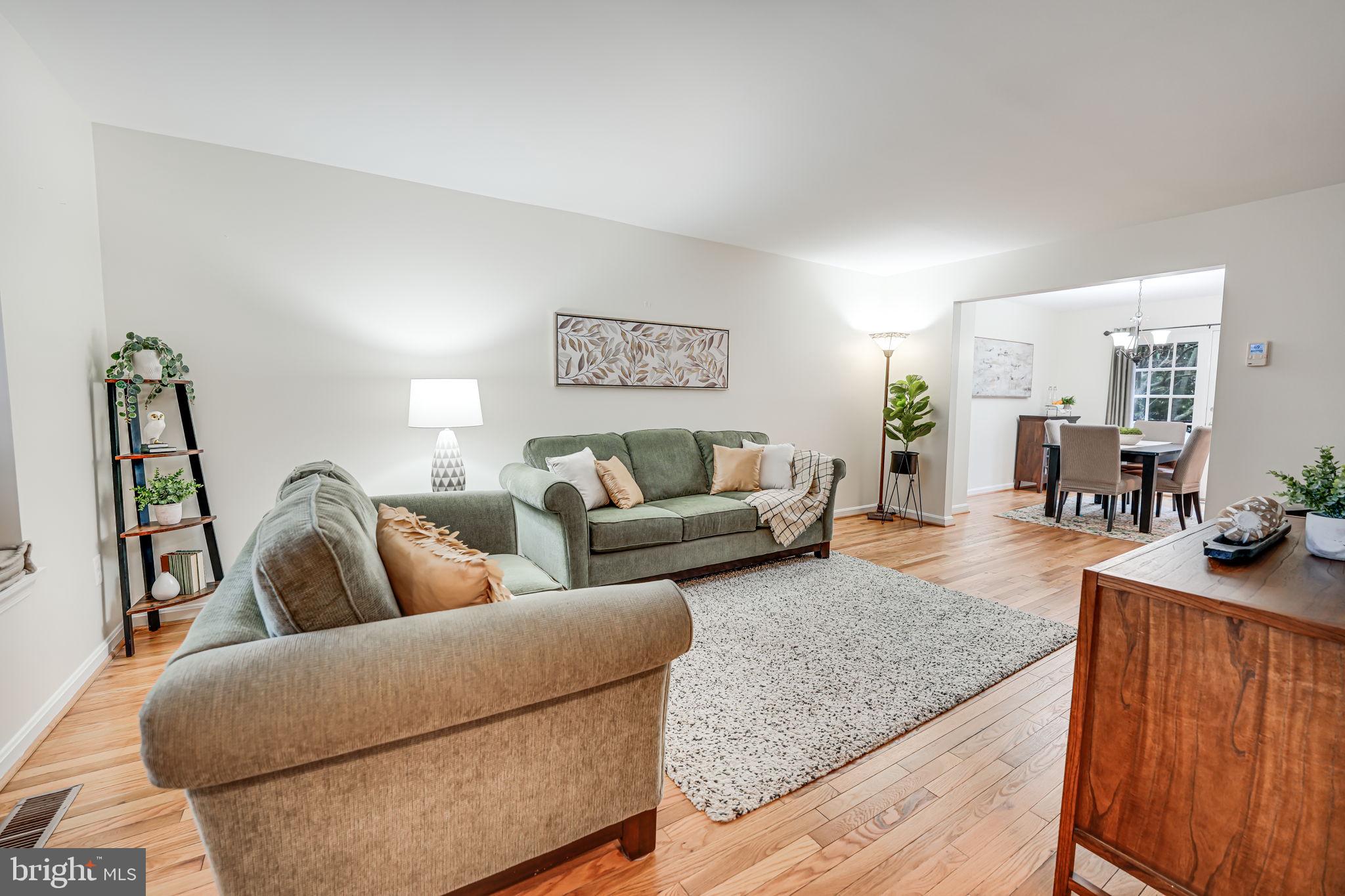 2111 Golf Course Drive Reston, VA 20191 - Photo 4 of 34 Living Room
