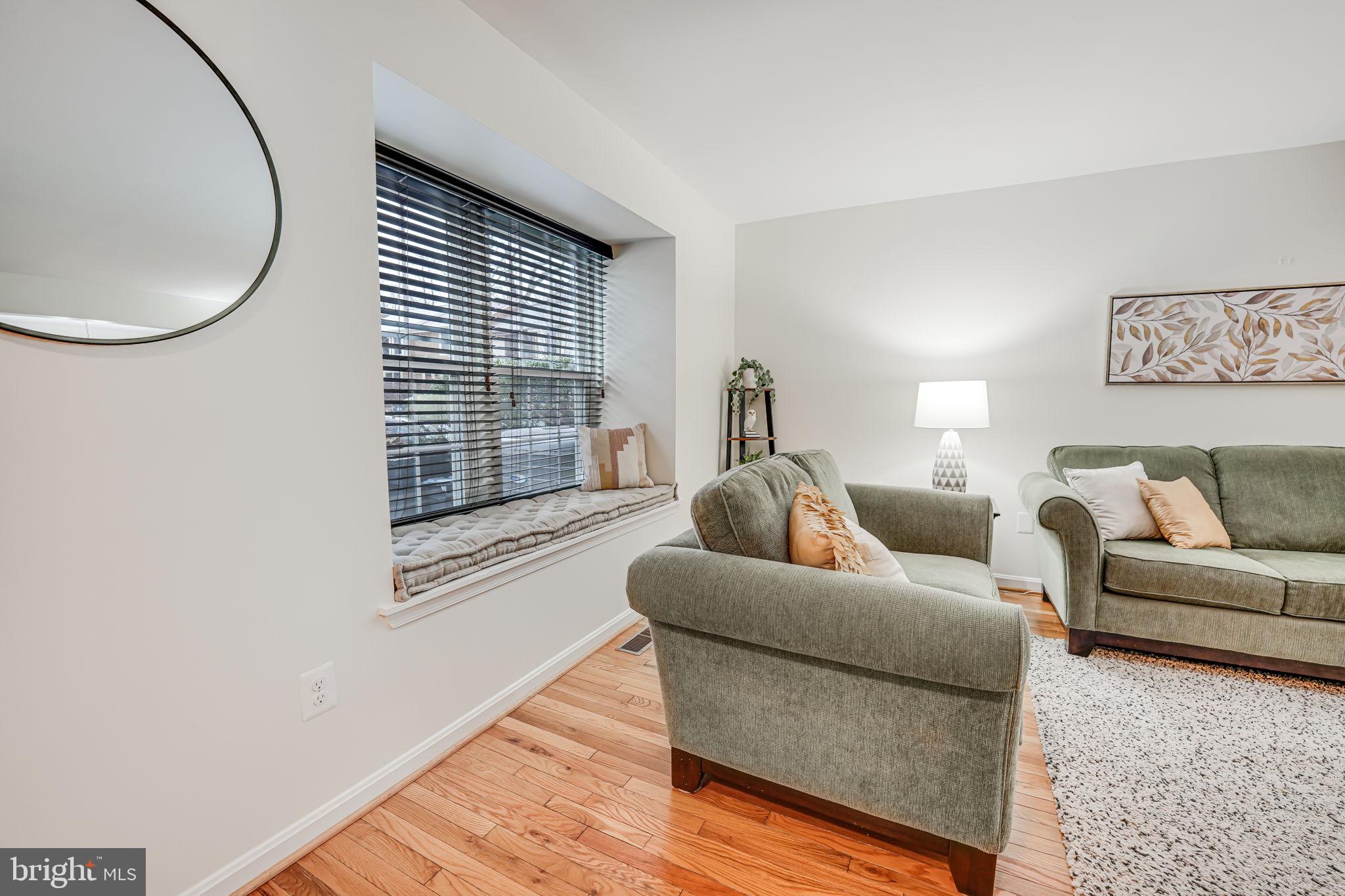 2111 Golf Course Drive Reston, VA 20191 - Photo 5 of 34 Living room with box window