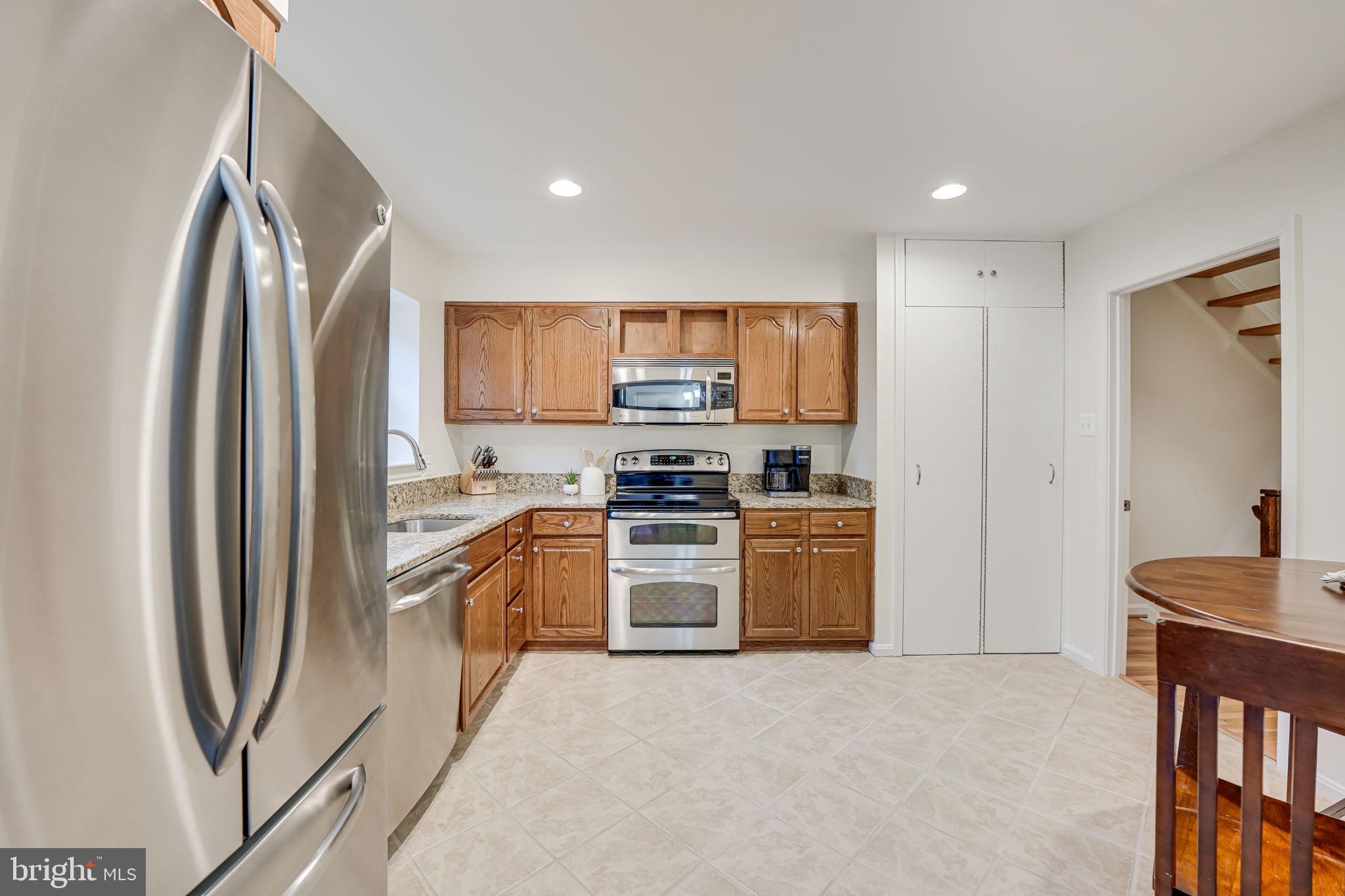 2111 Golf Course Drive Reston, VA 20191 - Photo 9 of 34 Kitchen w/SS Appliance
