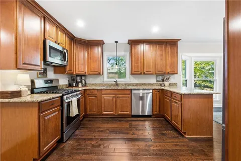 $424,000 | 1134 East Sleepy Hollow Drive, Olathe, KS 66062