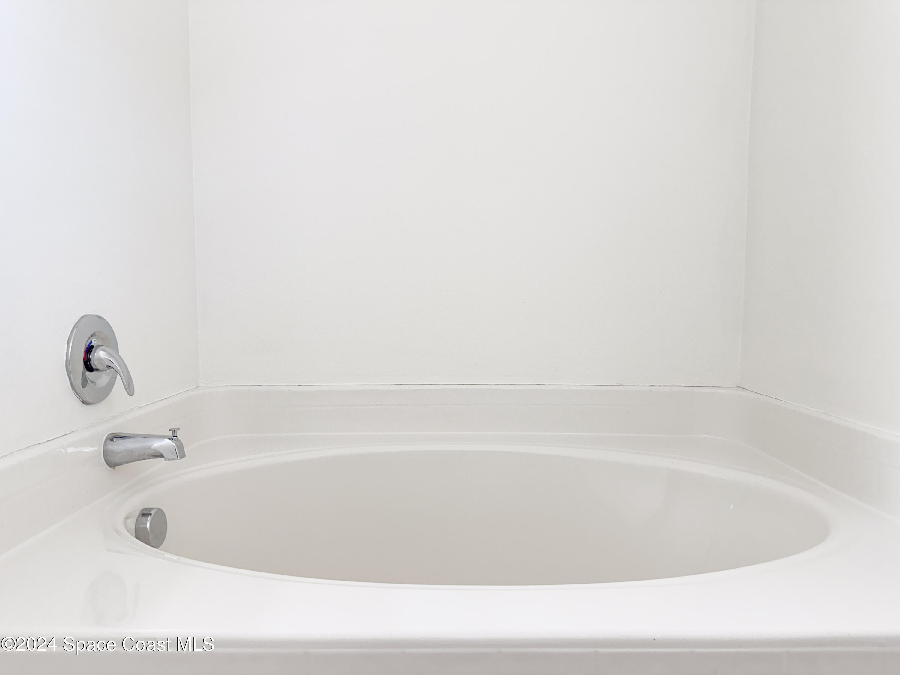 152 Morgan Circle Sebastian, FL 32958 - Photo 35 of 64 a bathroom with a tub