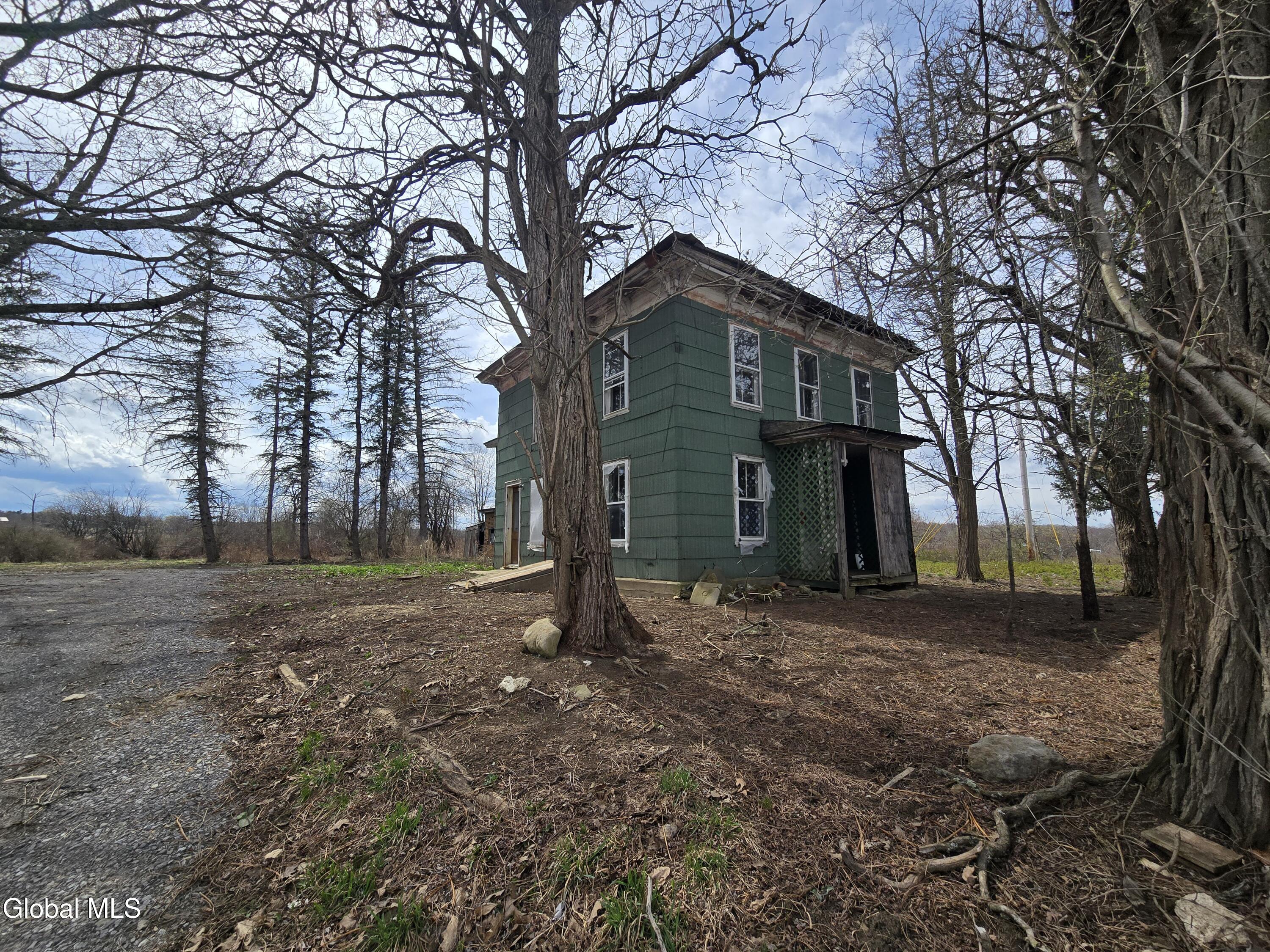 682 Darrow Road Root, NY 12166 - Photo 2 of 6 1000041857