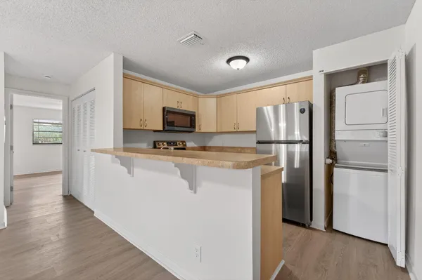 $2,100 | 4983 Northwest 95th Avenue, Sunrise, FL 33351