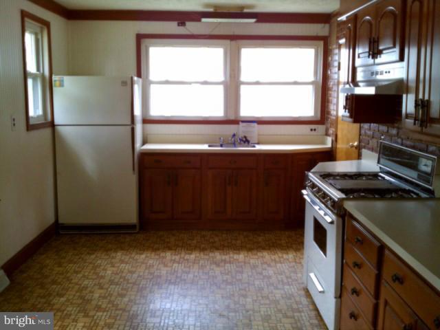 33 Terrace Road Essex, MD 21221 - Photo 7 of 14 Kitchen