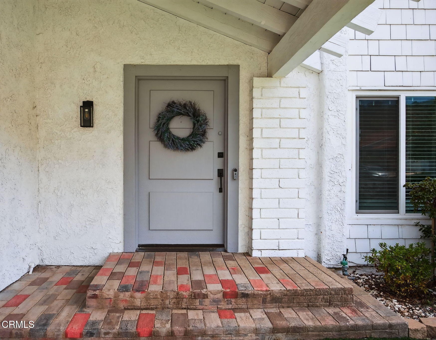 3470 Chief Circle Thousand Oaks, CA 91360 - Photo 3 of 26 a bedroom with a bed and a window